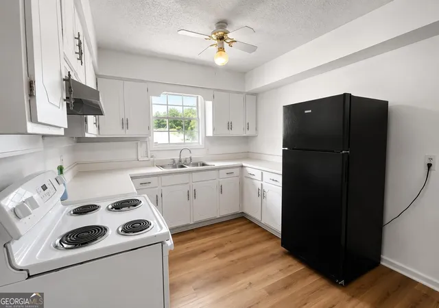 Photo 3 of Single family home for sale at 1529 S Davis Rd, Lagrange, GA 30241 | MLS# 10840421 | Listing updated on 2026-09-23