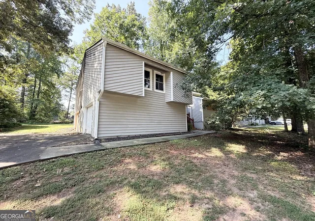 Photo 2 of Single family home for sale at 704 Lost Crk Cir, Stone Mountain, GA 30088 | MLS# 10849238 | Listing updated on 2026-10-03