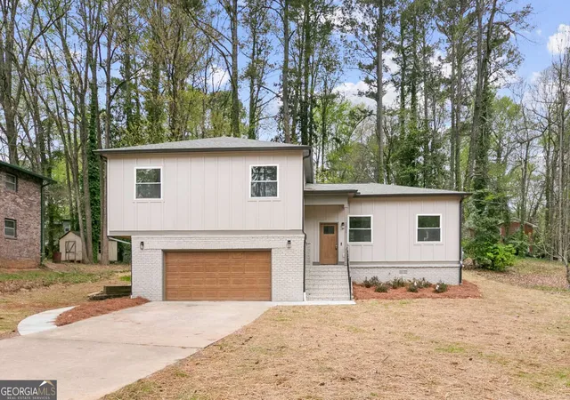 Photo 2 of Single family home for sale at 2911 Pine Valley Cir, East Point, GA 30344 | MLS# 10732861 | Listing updated on 2026-09-12