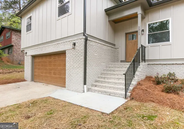 Photo 3 of Single family home for sale at 2911 Pine Valley Cir, East Point, GA 30344 | MLS# 10732861 | Listing updated on 2026-09-12