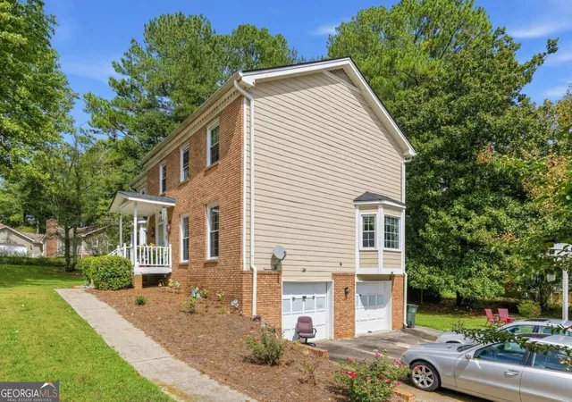 Photo 2 of Single family home for sale at 3012 Overwood Ln Sw, Snellville, GA 30078 | MLS# 10847388 | Listing updated on 2026-09-30