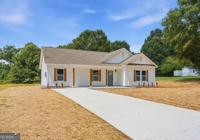 Photo 3 of Single family home for sale at 72 Hunt St, Hiram, GA 30141 | MLS# 10837780 | Listing updated on 2026-09-15