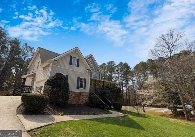 Photo 3 of Single family home for sale at 28 Meadows Ct, Dawsonville, GA 30534 | MLS# 10853377 | Listing updated on 2026-10-09