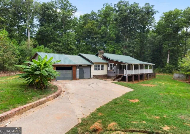 Photo 2 of Single family home for sale at 16 Mctier Cir Nw, Cartersville, GA 30120 | MLS# 10852734 | Listing updated on 2026-10-08