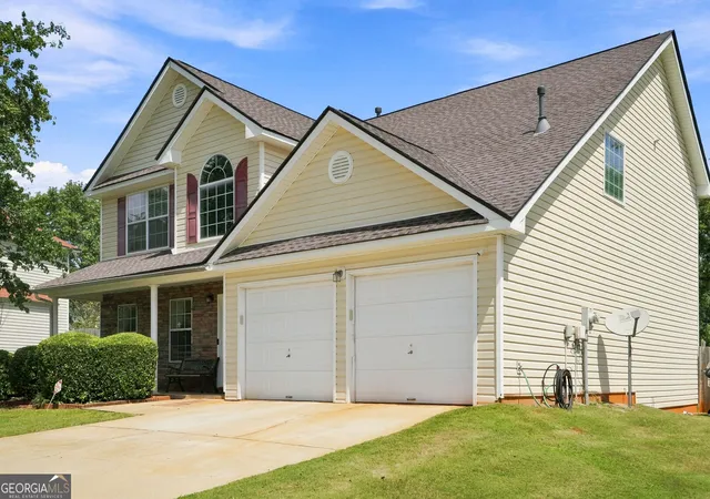 Photo 2 of Single family home for sale at 210 Spring Lake Ter, Covington, GA 30016 | MLS# 10837953 | Listing updated on 2026-09-16