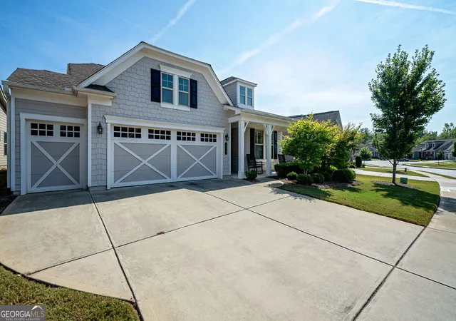 Photo 3 of Sale Pending at 252 Silver Maple Ct, Peachtree City, GA 30269 | MLS# 10848027 | Listing updated on 2026-10-15