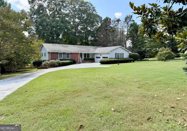 Photo 1 of Sale Pending at 5 Plantation Cir, Carrollton, GA 30117 | MLS# 10846902 | Listing updated on 2026-10-07