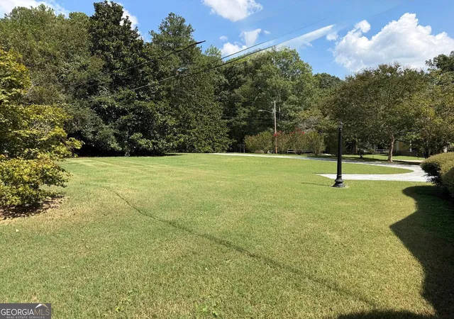 Photo 3 of Sale Pending at 5 Plantation Cir, Carrollton, GA 30117 | MLS# 10846902 | Listing updated on 2026-10-07