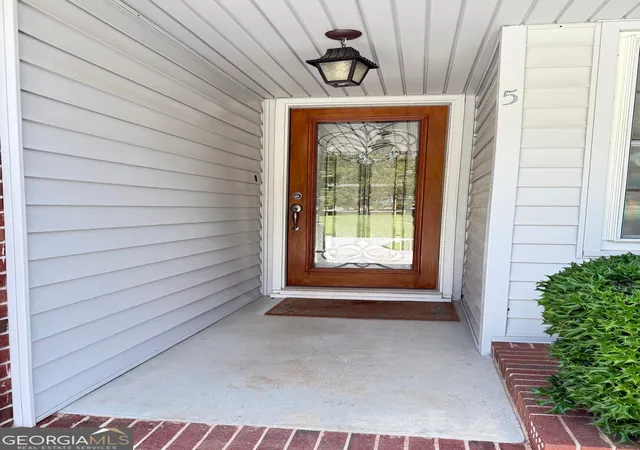 Photo 4 of Sale Pending at 5 Plantation Cir, Carrollton, GA 30117 | MLS# 10846902 | Listing updated on 2026-10-07