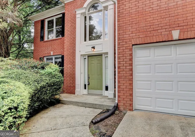 Photo 3 of Sale Pending at 873 Red Rock Ct, Suwanee, GA 30024 | MLS# 10840036 | Listing updated on 2026-09-15