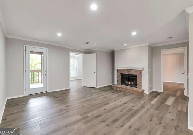 Listing Photo 4 - Condo for sale in building located at 5557 Mountain Springs Cir, Stone Mountain, GA 30088