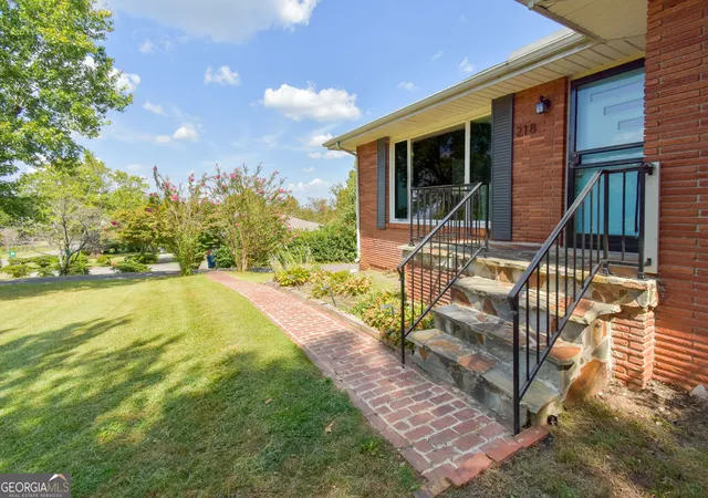 Photo 2 of Single family home for sale at 218 S Mission Ridge Dr, Rossville, GA 30741 | MLS# 10848038 | Listing updated on 2026-09-23