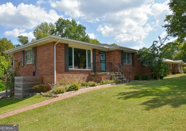 Photo 3 of Single family home for sale at 218 S Mission Ridge Dr, Rossville, GA 30741 | MLS# 10848038 | Listing updated on 2026-09-23