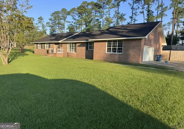 Photo 2 of Single family home for sale at 805 Mitchell Dr, Vidalia, GA 30474 | MLS# 10689128 | Listing updated on 2026-09-21