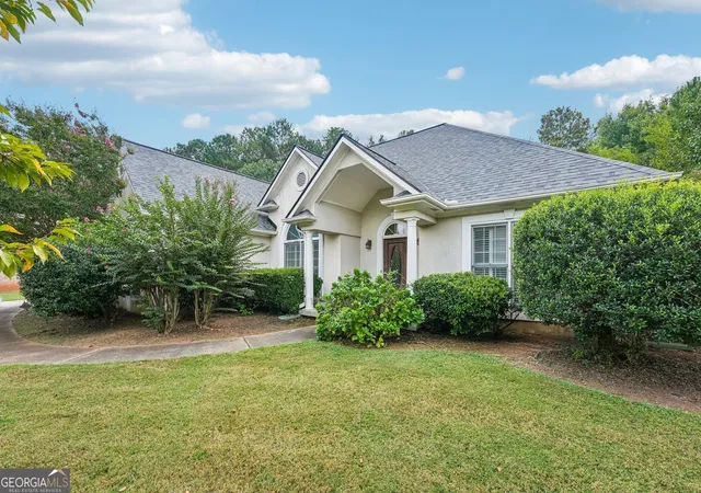 Photo 2 of Single family home for sale at 122 Acadian Dr, Stockbridge, GA 30281 | MLS# 10849071 | Listing updated on 2026-10-02
