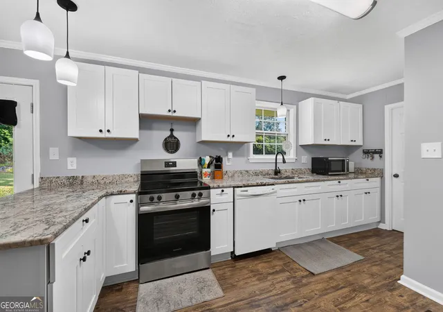 Photo 3 of Single family home for sale at 329 Dale Dr, Griffin, GA 30223 | MLS# 10835219 | Listing updated on 2026-10-28