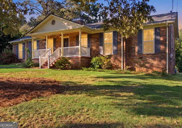 Photo 2 of Single family home for sale at 98 Beechwwod Blvd, Toccoa, GA 30577 | MLS# 10775833 | Listing updated on 2026-09-13