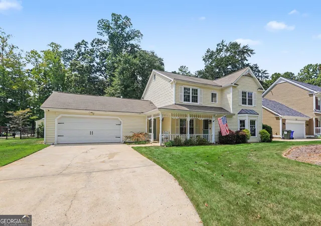 Photo 3 of Single family home for sale at 111 Edgewater Way, Peachtree City, GA 30269 | MLS# 10841004 | Listing updated on 2026-09-26