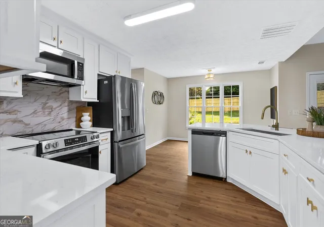 Photo 4 of Single family home for sale at 2100 Southern Walk Ter, Dacula, GA 30019 | MLS# 10843189 | Listing updated on 2026-10-31