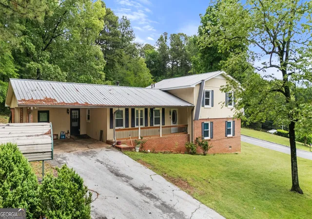 Photo 1 of Single family home for sale at 301 Briarwood Dr, Calhoun, GA 30701 | MLS# 10837987 | Listing updated on 2026-09-16