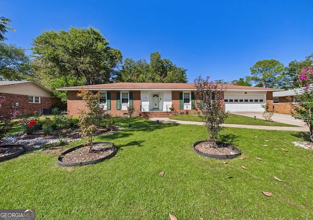 Photo 2 of Single family home for sale at 118 Avalon Dr, Warner Robins, GA 31093 | MLS# 10850375 | Listing updated on 2026-09-22