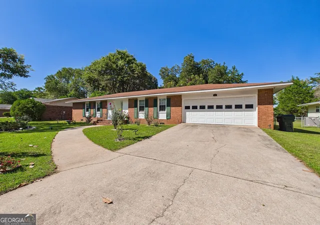 Photo 3 of Single family home for sale at 118 Avalon Dr, Warner Robins, GA 31093 | MLS# 10850375 | Listing updated on 2026-09-22