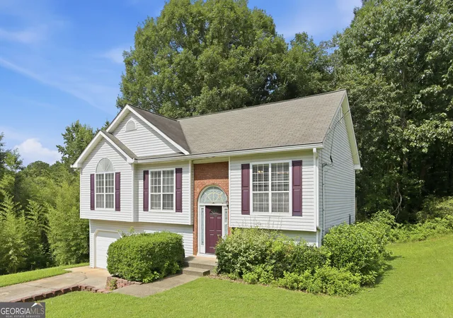 Photo 2 of Single family home for sale at 4876 Hunt Clb Dr, Flowery Branch, GA 30542 | MLS# 10838341 | Listing updated on 2026-09-20