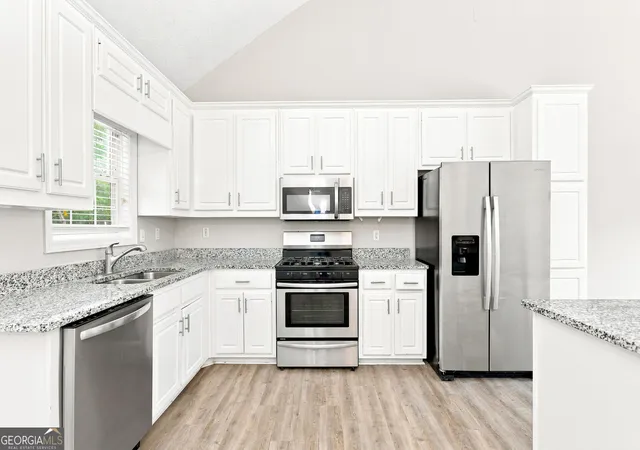 Photo 4 of Single family home for sale at 4876 Hunt Clb Dr, Flowery Branch, GA 30542 | MLS# 10838341 | Listing updated on 2026-09-20