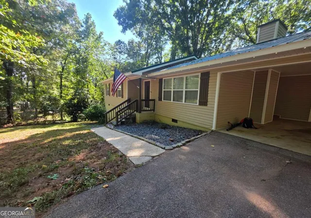 Photo 1 of Single family home for sale at 105 Heatherbrook Dr, Lagrange, GA 30240 | MLS# 10849888 | Listing updated on 2026-10-09