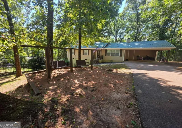 Photo 2 of Single family home for sale at 105 Heatherbrook Dr, Lagrange, GA 30240 | MLS# 10849888 | Listing updated on 2026-10-09