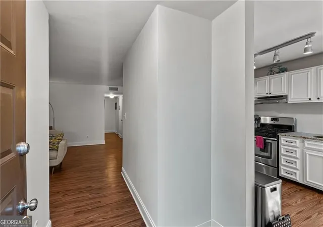 Photo 3 of Condo for sale at 2403 Cumberland Ct Se, Smyrna, GA 30080 | MLS# 10834018 | Listing updated on 2026-09-23