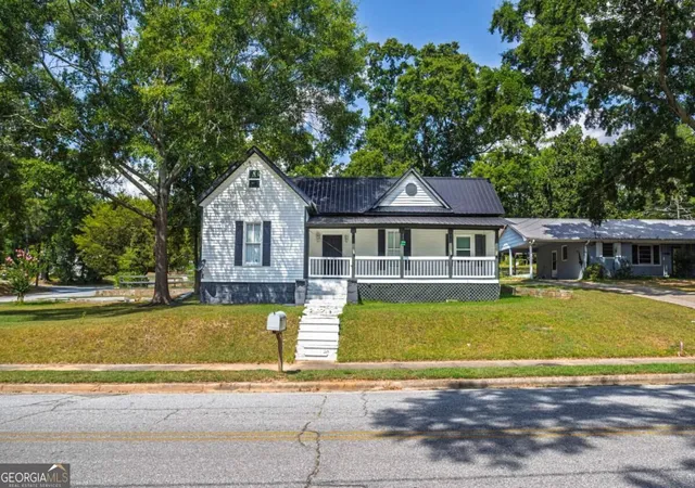 Photo 2 of Single family home for sale at 234 S Thomas St, Elberton, GA 30635 | MLS# 10840016 | Listing updated on 2026-09-18