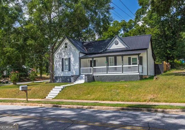 Photo 3 of Single family home for sale at 234 S Thomas St, Elberton, GA 30635 | MLS# 10840016 | Listing updated on 2026-09-18