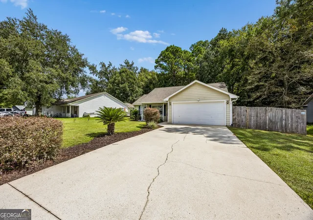 Photo 3 of Sale Pending at 124 Lake Ashley Dr, Kingsland, GA 31548 | MLS# 10844842 | Listing updated on 2026-09-28
