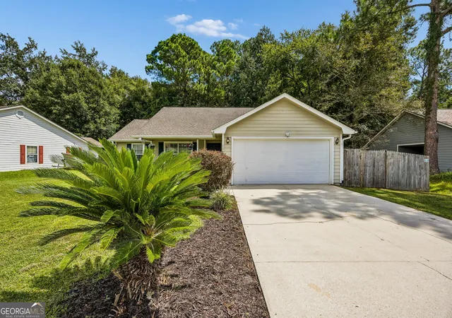 Photo 3 of Sale Pending at 124 Lake Ashley Dr, Kingsland, GA 31548 | MLS# 10844842 | Listing updated on 2026-09-28