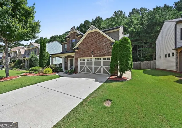Photo 3 of Single family home for sale at 2715 Lansing Ln, Cumming, GA 30041 | MLS# 10841570 | Listing updated on 2026-10-16