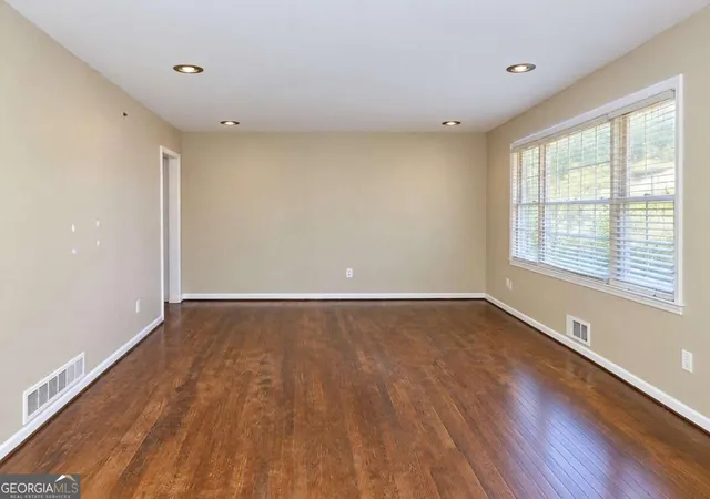 Photo 4 of Single family home for sale at 1767 Arkose Dr SE, Atlanta, GA 30316 | MLS# 10879565 | Listing updated on 2026-10-27