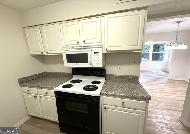 Photo 11 of Condo for sale at 5153 Roswell Rd #2, Sandy Springs, GA 30342 | MLS# 10838493 | Listing updated on 2026-09-03