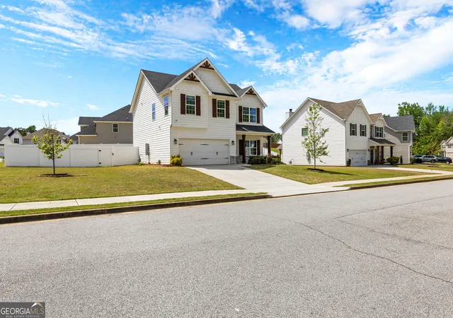 Photo 3 of Single family home for sale at 139 Ashton Pl, Newnan, GA 30265 | MLS# 10838736 | Listing updated on 2026-09-16
