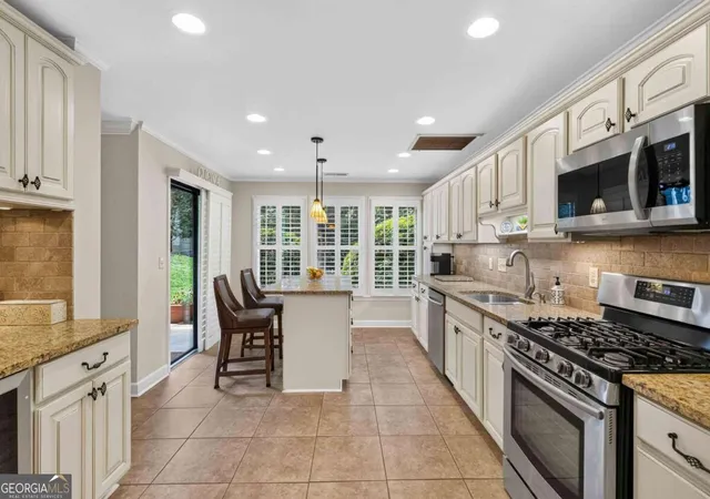 Photo 3 of Sale Pending at 3910 Ashford Lake Ct Ne #3910, Atlanta, GA 30319 | MLS# 10830627 | Listing updated on 2026-09-28