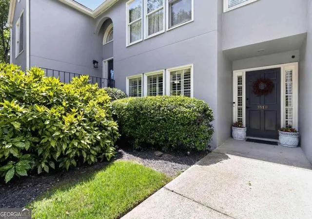 Listing Photo 2 - Condo for sale in building located at 3910 Ashford Lake Ct NE, Atlanta, GA 30319 - Unit #3910