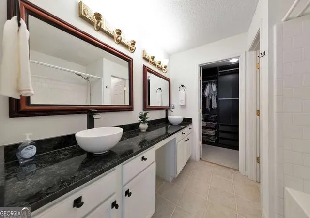 Photo 4 of Single family home for sale at 1051 Dunedin Trl, Woodstock, GA 30188 | MLS# 10842318 | Listing updated on 2026-09-11