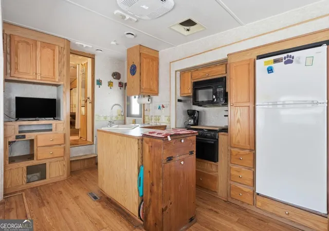 Photo 4 of Manufactured home for sale at 93 2nd Street #C57, Ellijay, GA 30540 | MLS# 10841480 | Listing updated on 2026-09-07