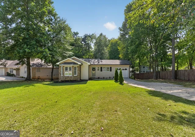 Photo 1 of Sale Pending at 938 Charleston Ct, Gainesville, GA 30501 | MLS# 10843497 | Listing updated on 2026-10-06