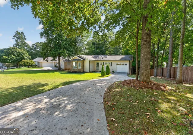 Photo 2 of Sale Pending at 938 Charleston Ct, Gainesville, GA 30501 | MLS# 10843497 | Listing updated on 2026-10-06