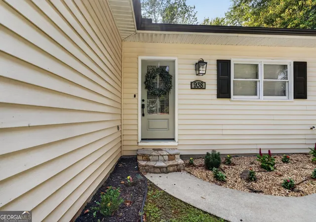Photo 3 of Sale Pending at 938 Charleston Ct, Gainesville, GA 30501 | MLS# 10843497 | Listing updated on 2026-10-06