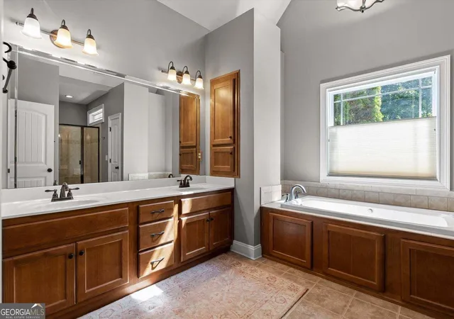Photo 3 of Single family home for sale at 678 Cherokee Lake Dr, Ringgold, GA 30736 | MLS# 10837900 | Listing updated on 2026-10-06