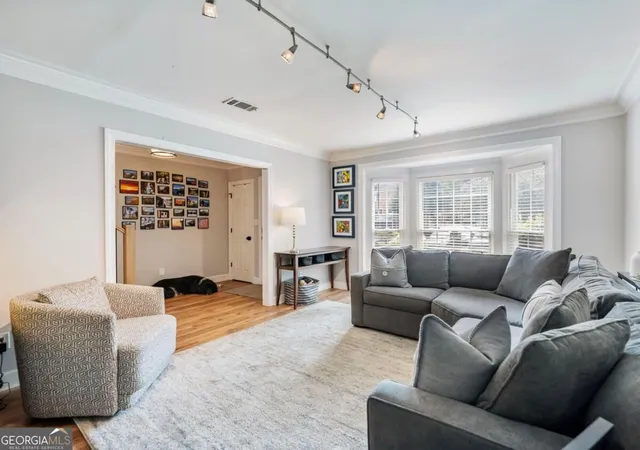 Listing Photo 5 - Condo for sale in building located at 81 Mount Vernon Cir, Sandy Springs, GA 30338