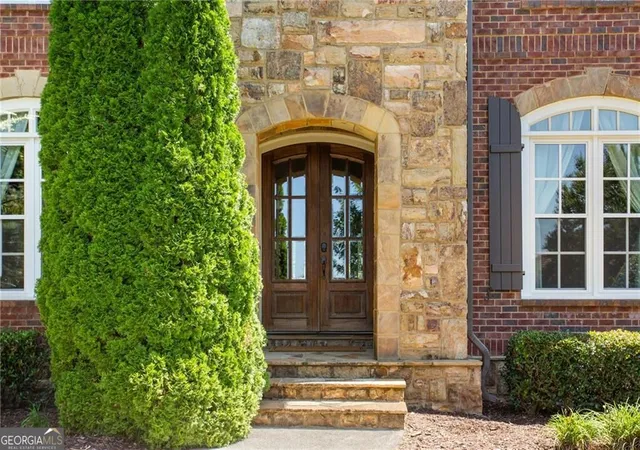 Photo 3 of Mansion for sale at 4130 Cougar Pt Ne, Marietta, GA 30066 | MLS# 10833871 | Listing updated on 2026-10-06