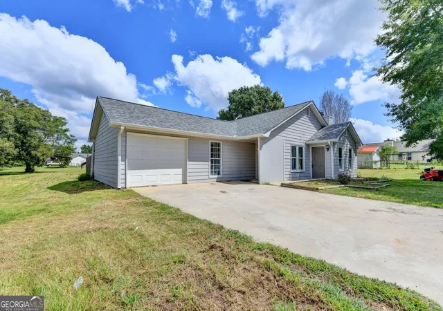 Photo 2 of Single family home for sale at 2725 Milton Bryan Dr, Loganville, GA 30052 | MLS# 10837836 | Listing updated on 2026-09-15